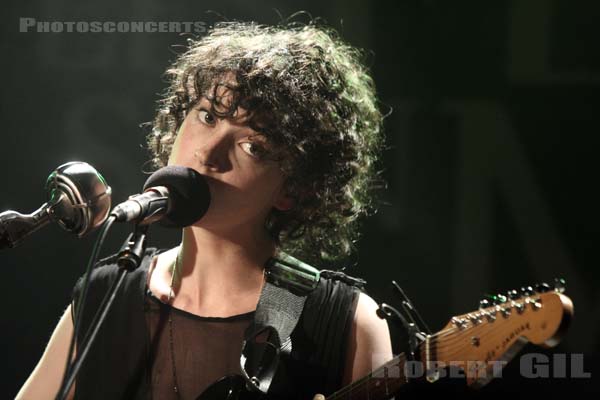 ST VINCENT - 2009-04-26 - PARIS - La Maroquinerie - Annie Clark